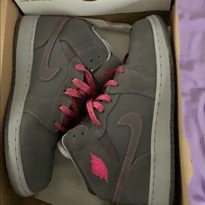 Air Jordan 1 amid